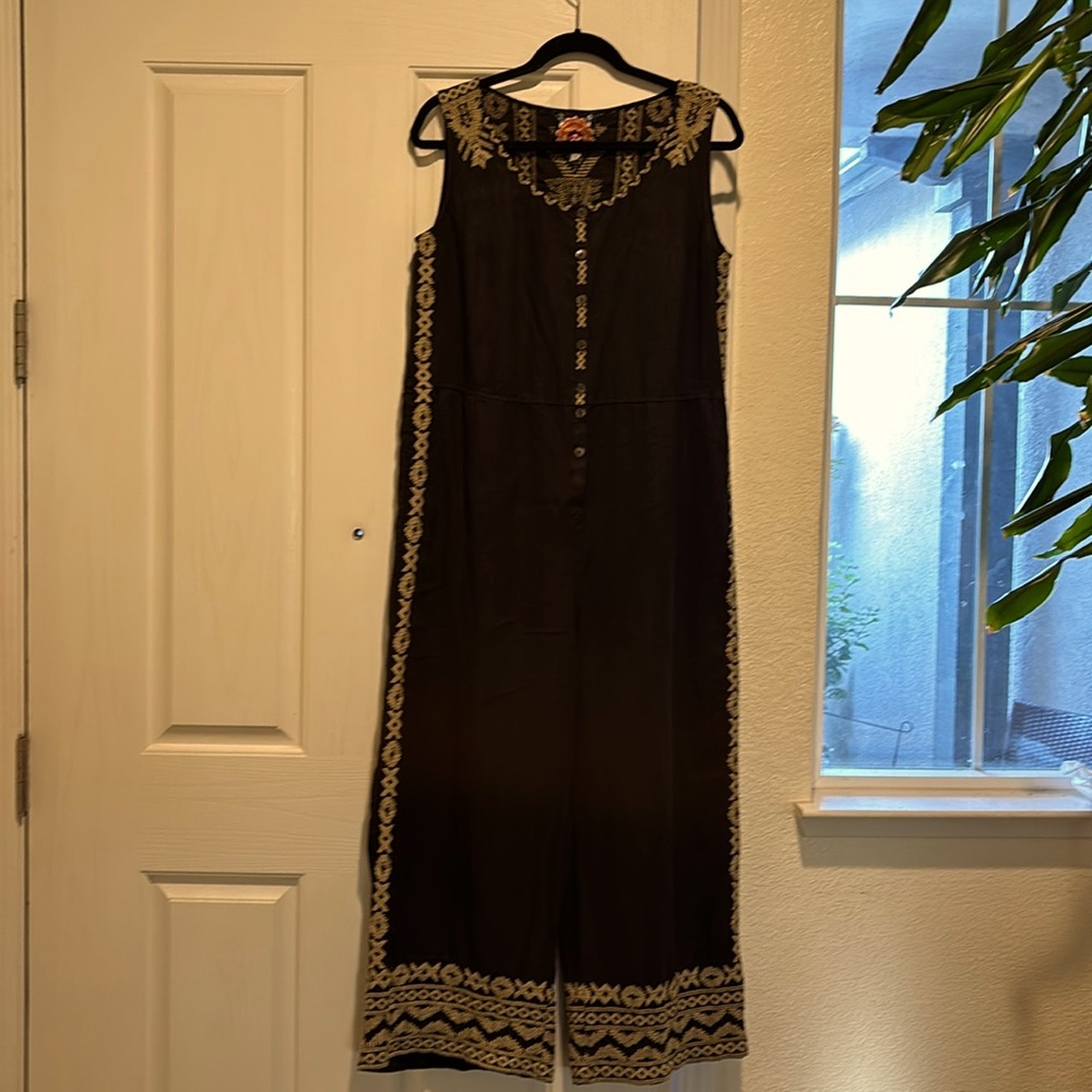 Johnny Was women’s black linen romper with tan embroidery in size Medium